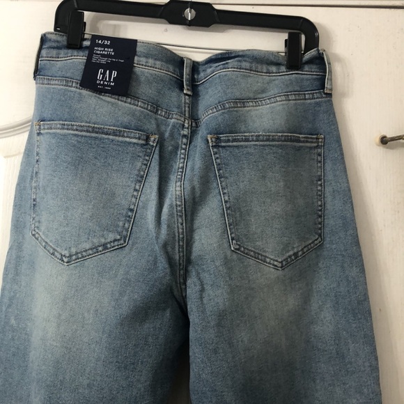 High Rise - Picture 4 of 5